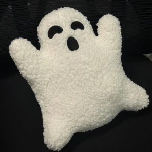 もこもこおばけの白いクッション