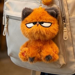 不機嫌そうな ふわふわ オレンジ 猫のバッグチャーム