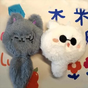 ふわふわ猫 ぬいぐるみキーホルダー おやすみ顔グレー&メガネ白