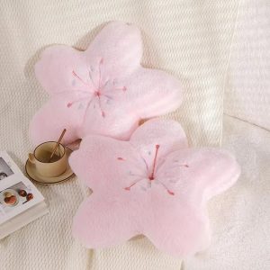 淡いピンクのふわふわ桜型クッション