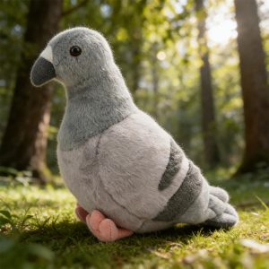 柔らかなグレーのリアルなハト ぬいぐるみ