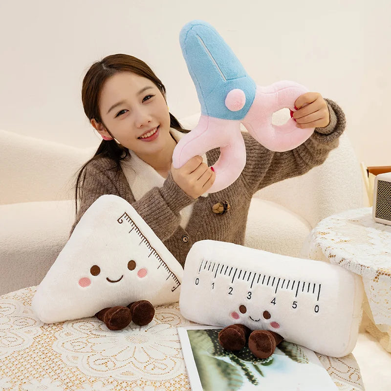 ふわふわ笑顔のパステル文房具ぬいぐるみ - 画像 (3)