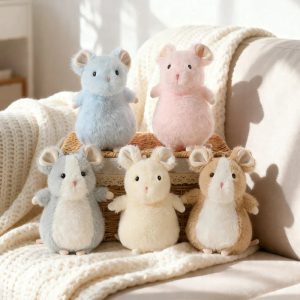 ふわふわでかわいいパステルカラーのハムスターぬいぐるみ