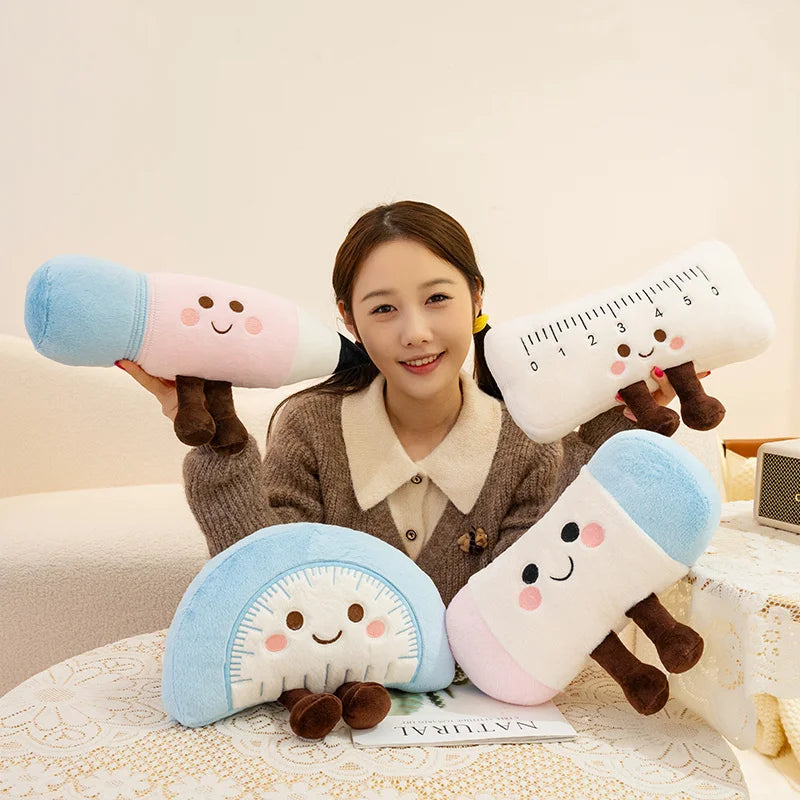 ふわふわ笑顔のパステル文房具ぬいぐるみ - 画像 (2)