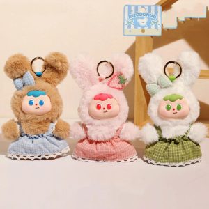 ふわふわうさぎのチェック柄ワンピースぬいぐるみキーホルダー