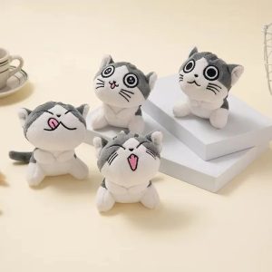 おとぼけ表情のふわふわ猫ぬいぐるみマスコット