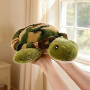 ふわふわ迷彩柄のカメぬいぐるみ