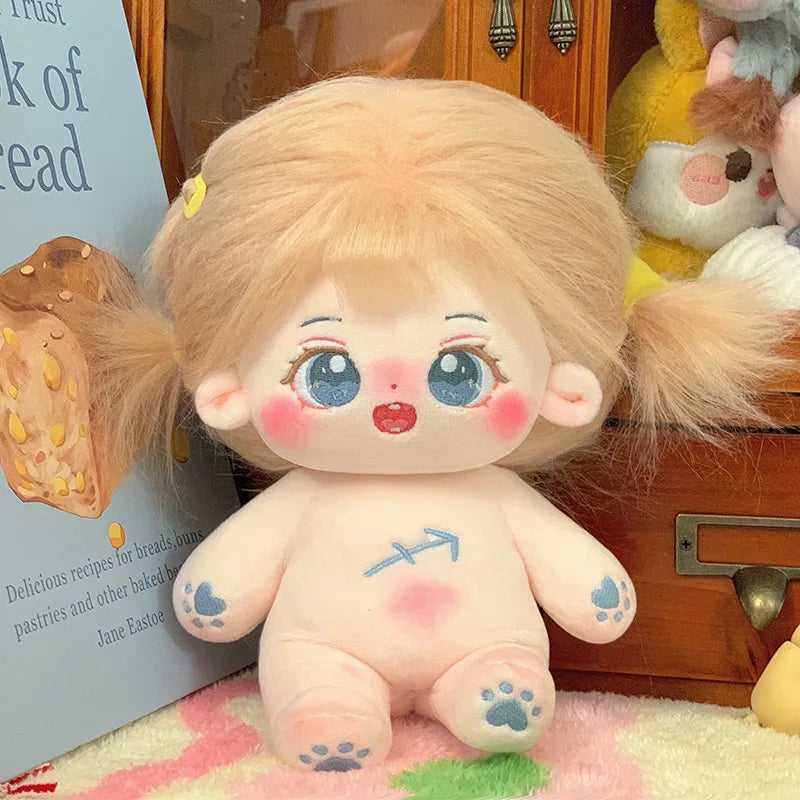 ぬいぐるみ ピンク髪のキラキラ瞳 イチゴ柄ワンピースと帽子 - 画像 (9)